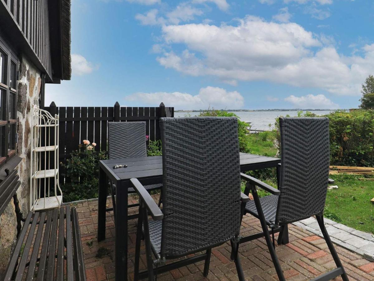 4 Person Holiday Home In Mesinge Extérieur photo