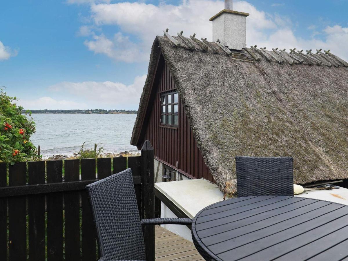 4 Person Holiday Home In Mesinge Extérieur photo