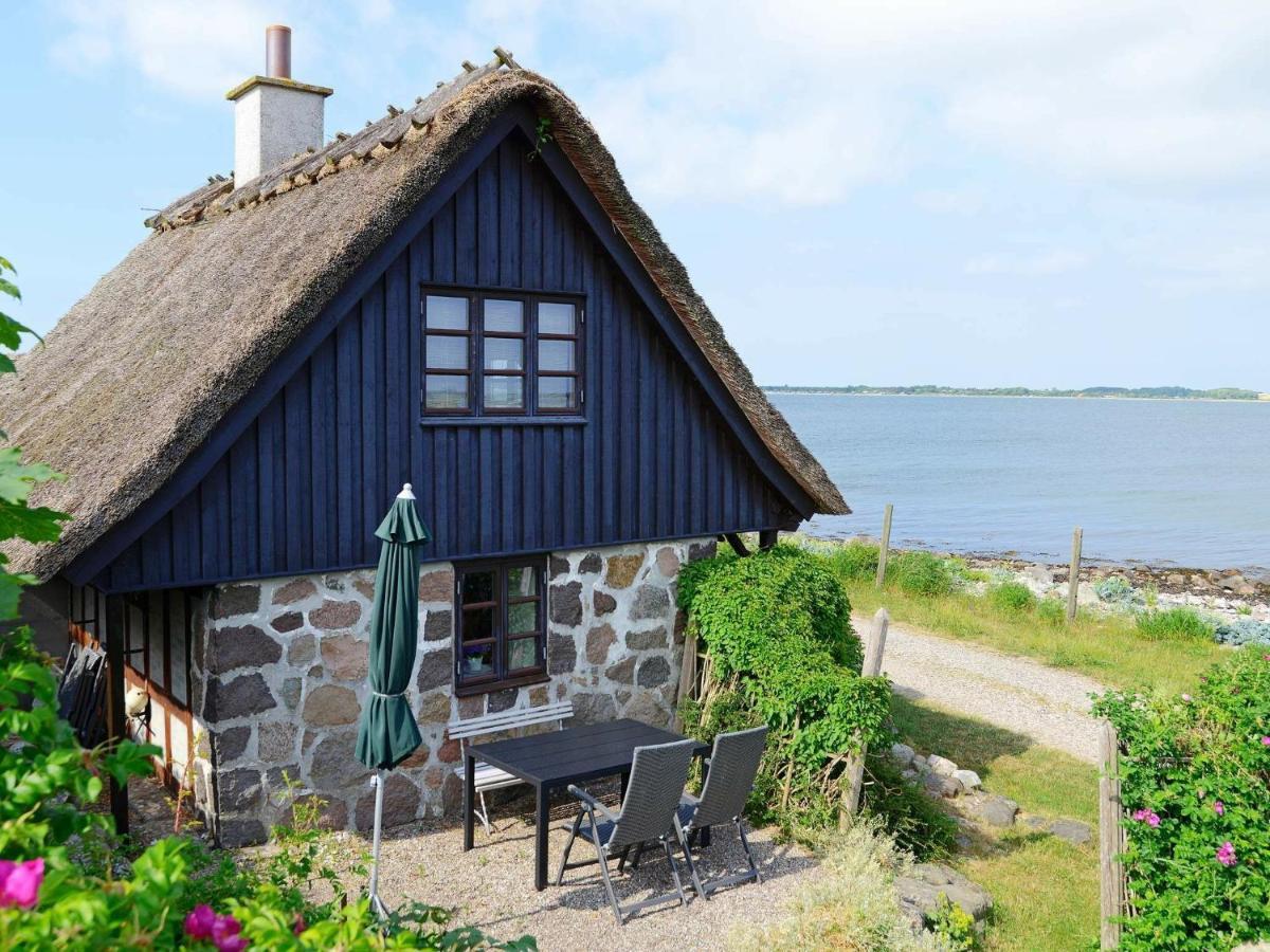 4 Person Holiday Home In Mesinge Extérieur photo